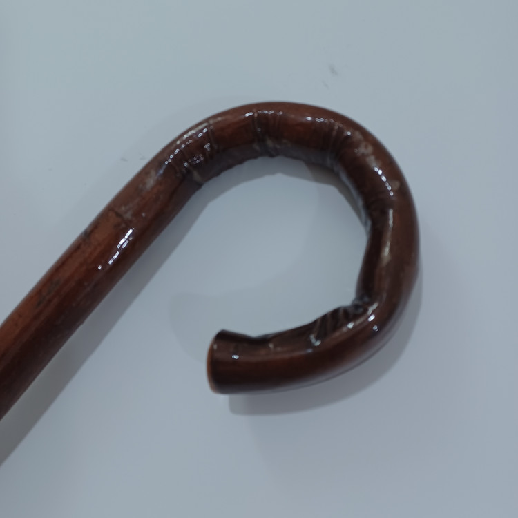 عصای چوبی یک تکه حرفه ای چوب ارژن رنگ تیره سایز ۹۸ کد (۱۱۷ )