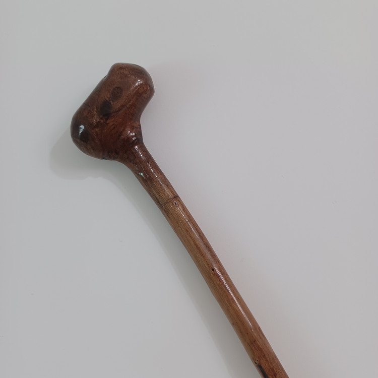 عصای چوبی حرفه ای یک تکه چوب گردو منبت شده سایز ۹۲ کد (۱۱۲ )